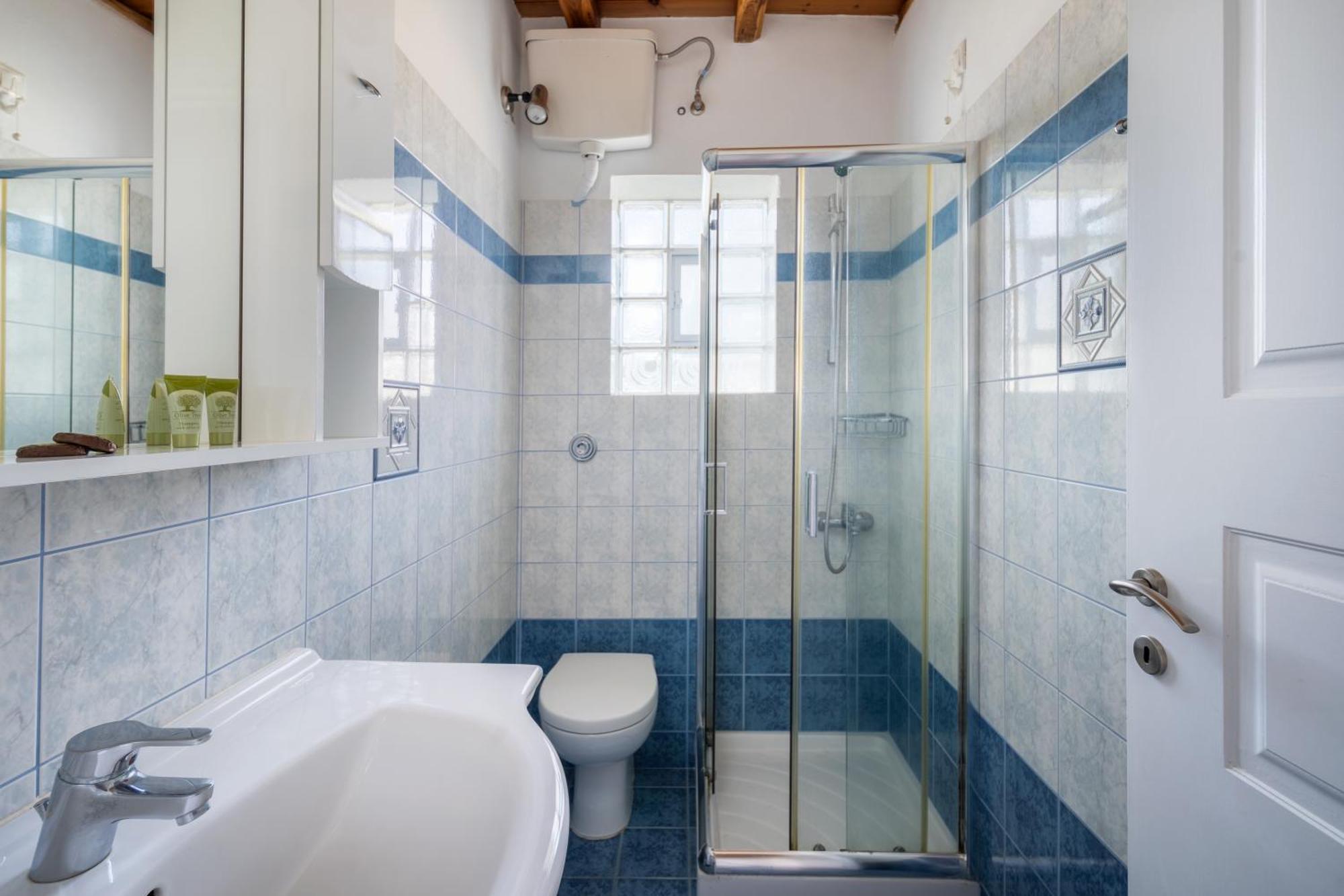Galazio Seaside Apartments Livadakia Room photo