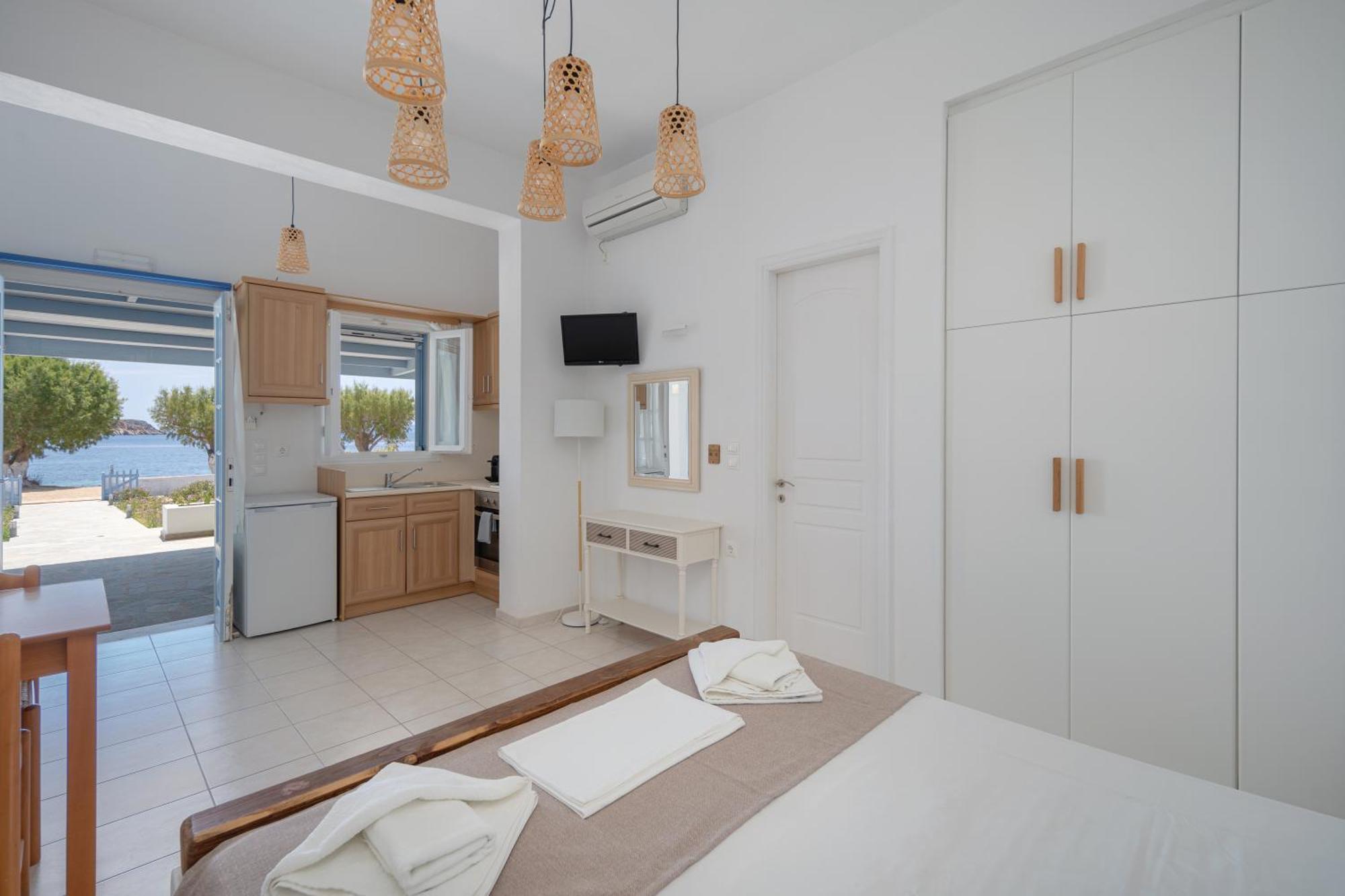 Galazio Seaside Apartments Livadakia Exterior photo
