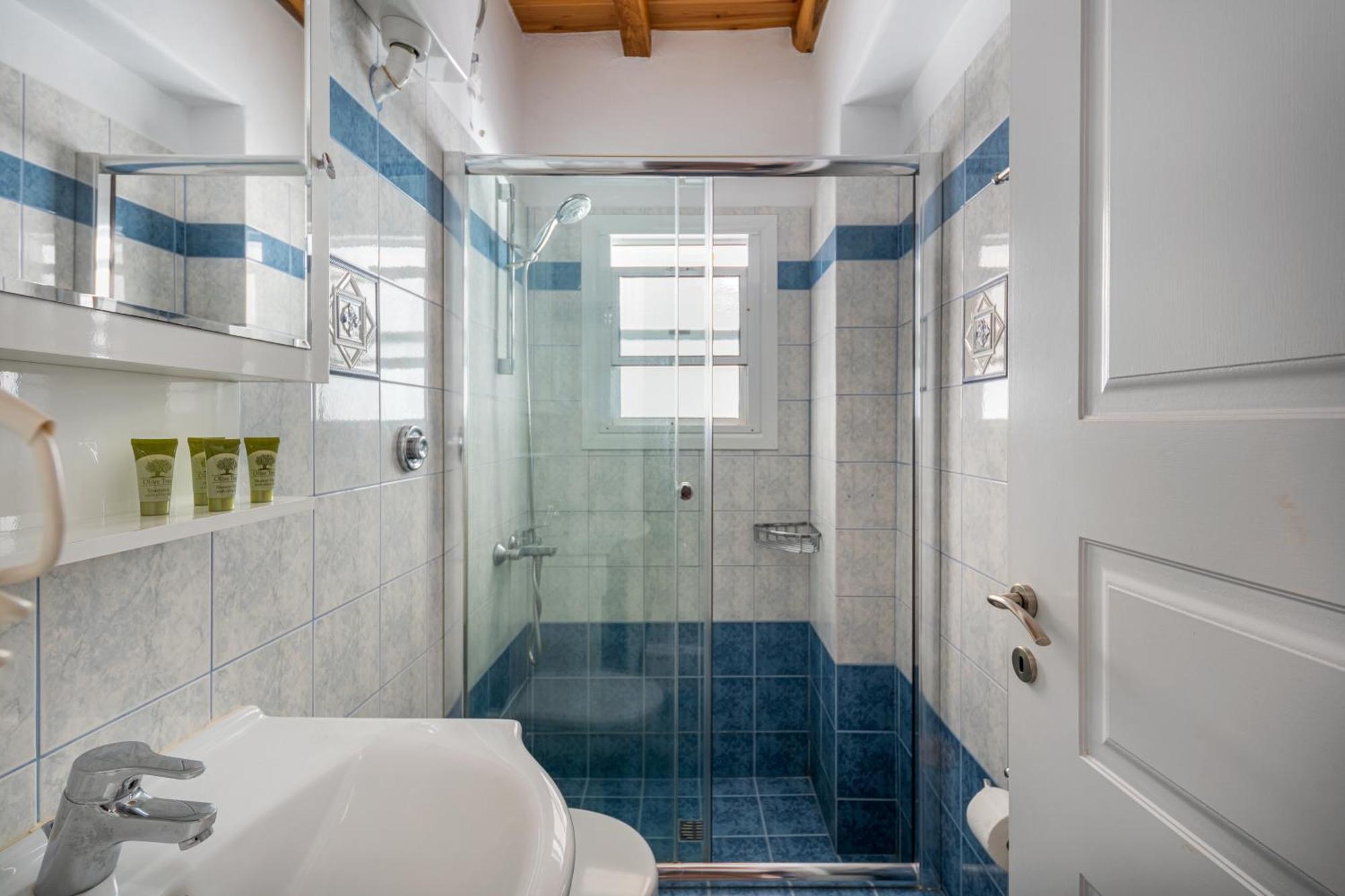 Galazio Seaside Apartments Livadakia Room photo