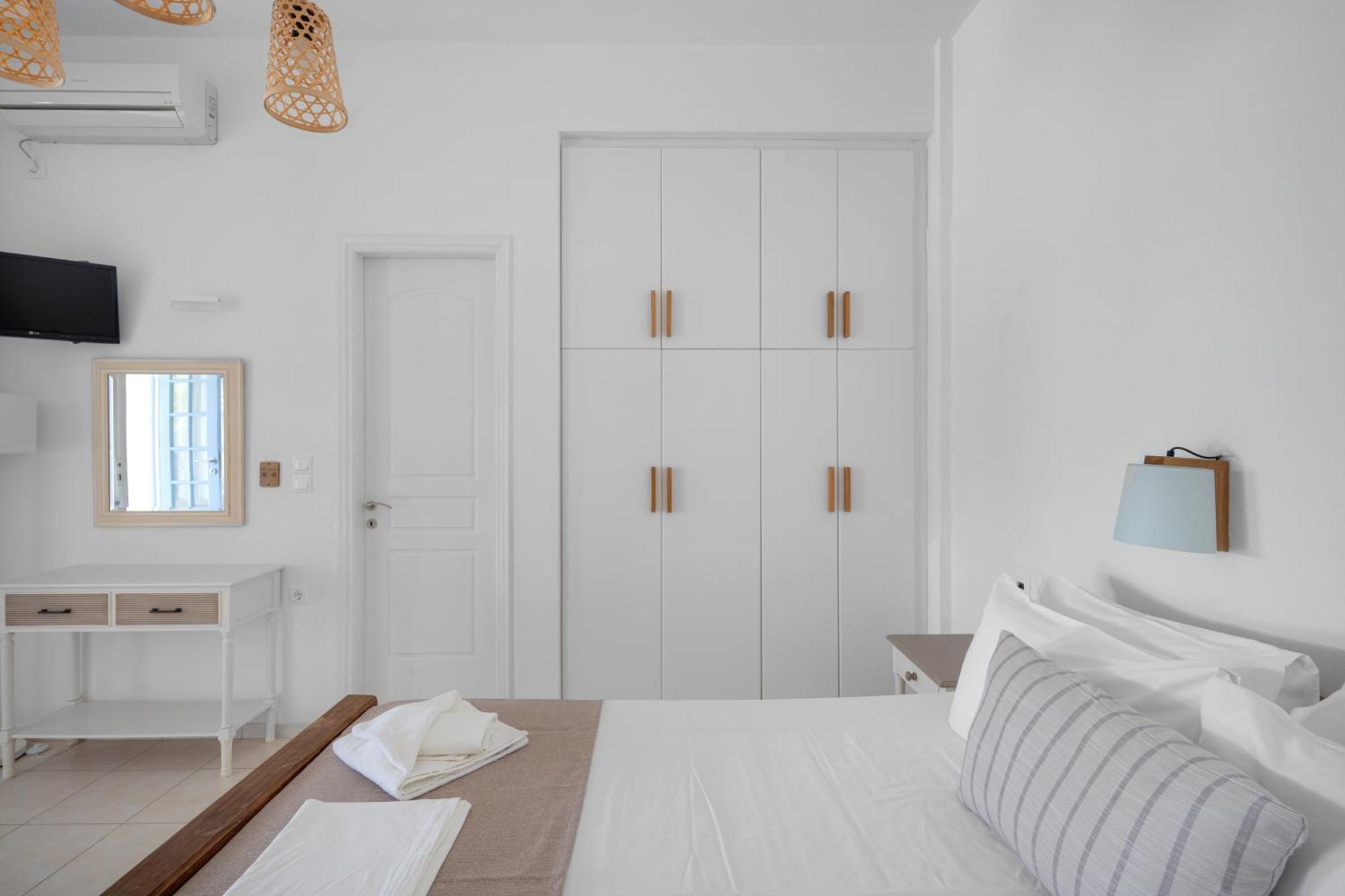 Galazio Seaside Apartments Livadakia Room photo